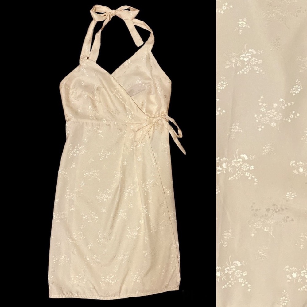 Mu’umu’u Heaven vintage floral fabric wrap dress. Size small.